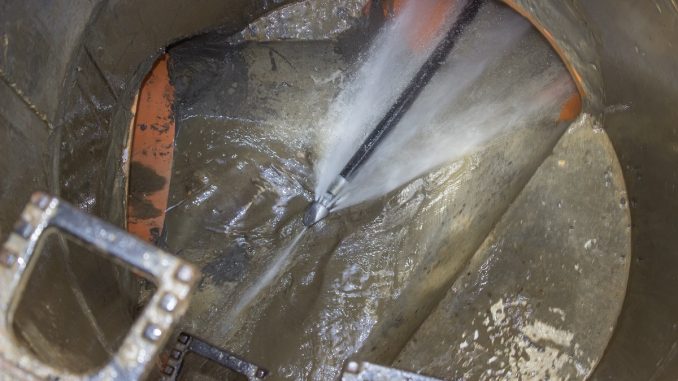Hydro jetting a sewer