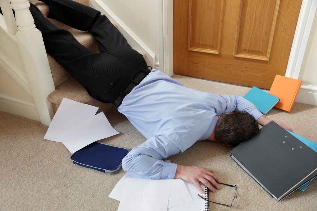 man fell from the stairs