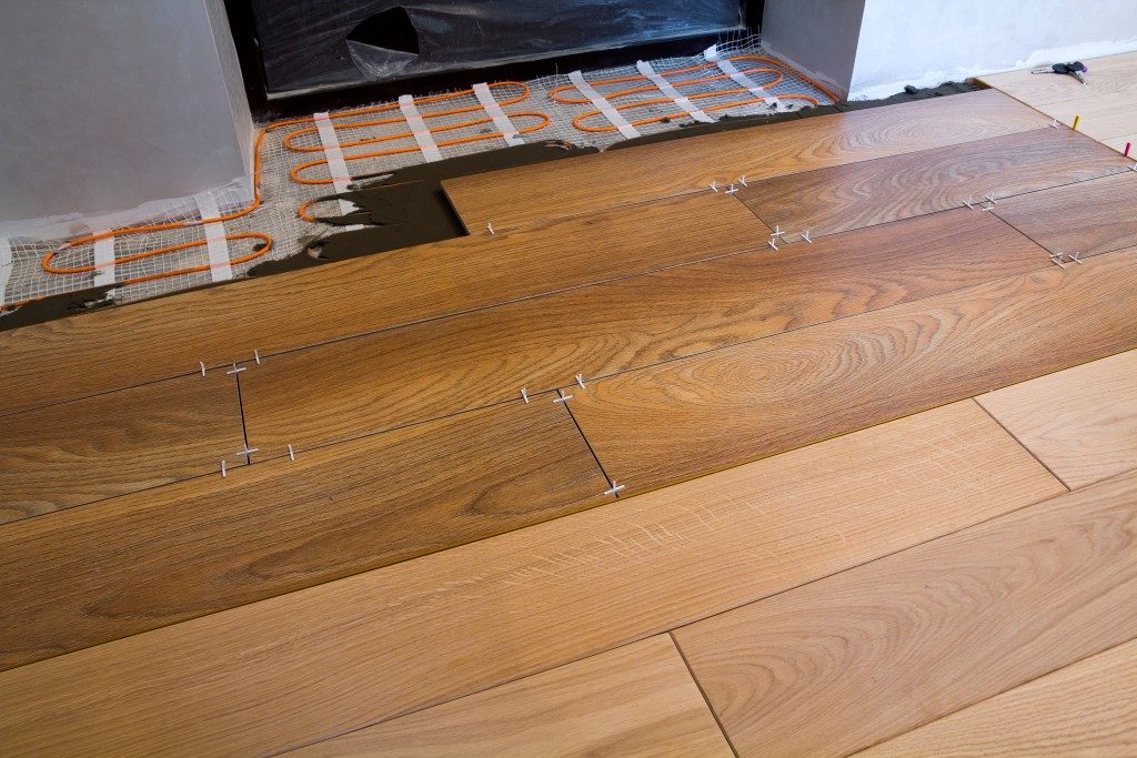placing hardwood flooring